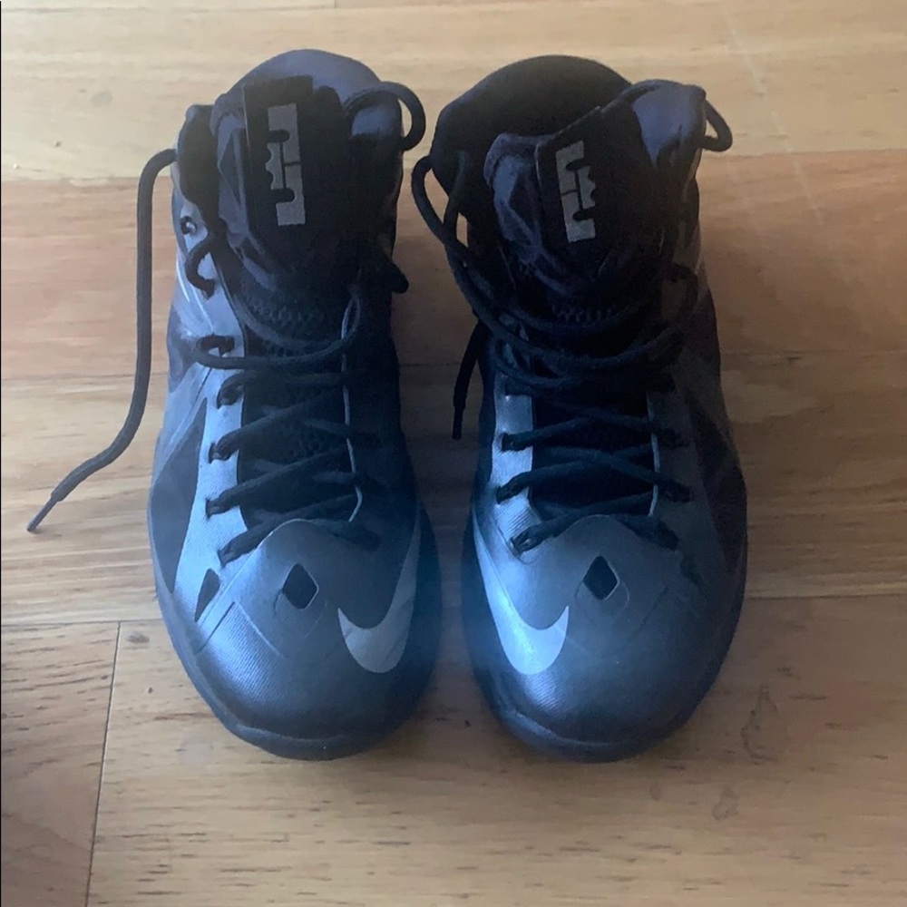 Lebron X basketball sneakers size 10